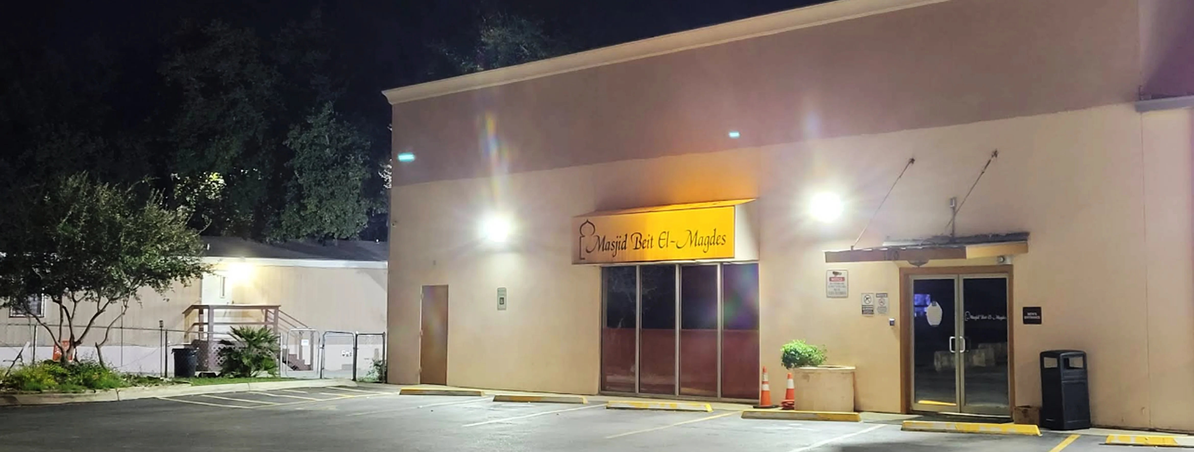 Exterior view of Masjid Beit El-Maqdes San Antonio building